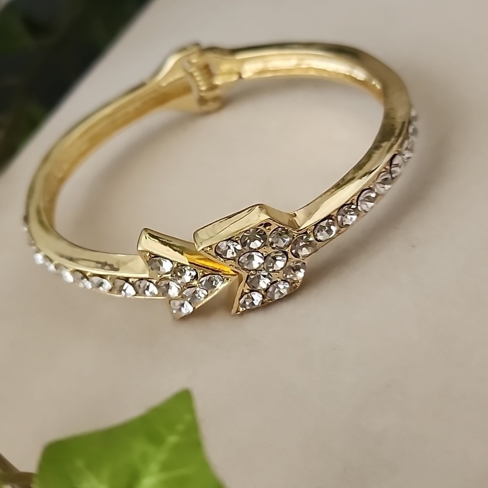 Vintage Gold Arrow with CZ Stones Clamper / Hinge Bracelet